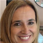 Profesora titulada en educación infantil con más de 30 años de experiencia .
Me especializo en enseñar a leer y escribir.